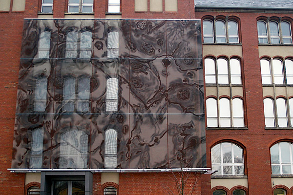 Fassadengestaltung mit Edelstahlgewebe, Foto: Christian Fittkau