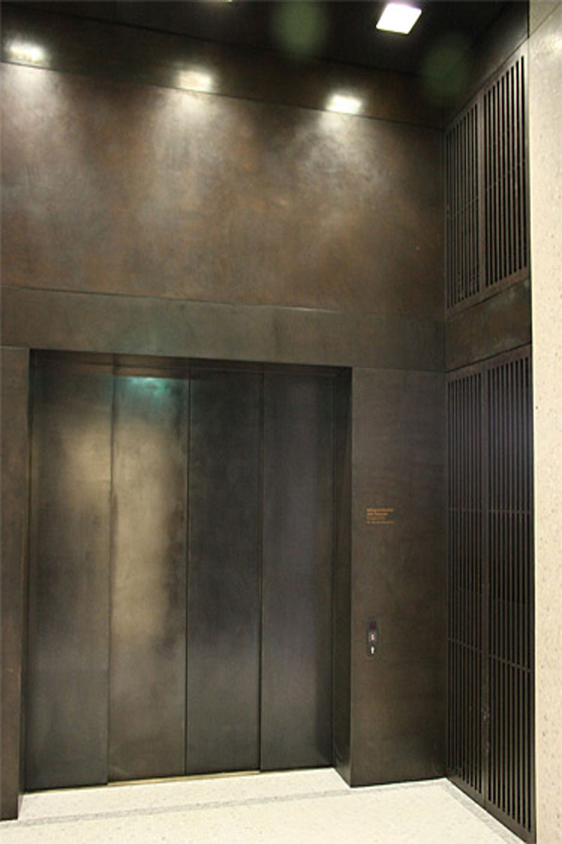 Verkleidung Aufzugsportal, Foto: Michael Mey